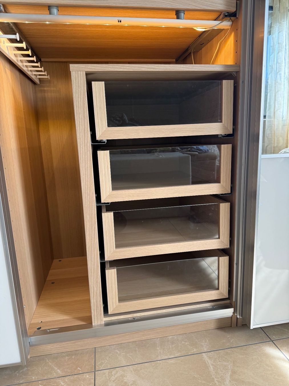 Ikea Armadi: KOMPLEMENT Trenner mit 4 Schubladen Eichenfarbe – Usato da Höri venduto da Swisschocolate
