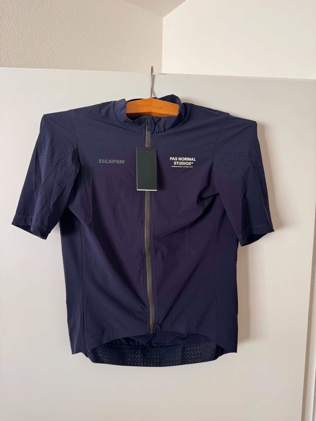 Pas Normal Studios Maillots de corps & Pantalons: PAS NORMAL STUDIO, Escapism Trikot, Grösse L – Neuf avec emballage d'origine à Basel par kon_2l5h 1