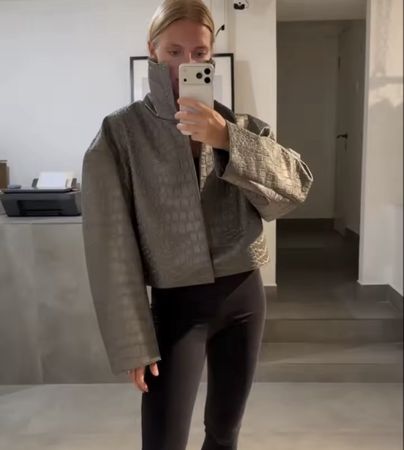Veste courte effet croco gris coupe large bon état