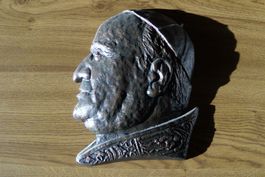 Papst Relief Guss Breite 20cm Höhe 27cm