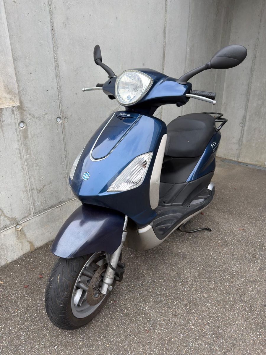 Piaggio Scooters: Piaggio Fly 125ccm Roller – D'occasion à Jonen par Kai71