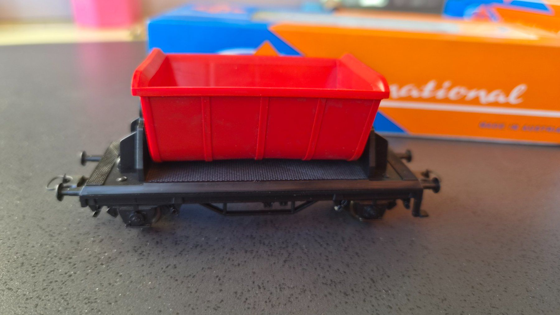 Roco Modellini di ferrovie: Roco 4385A Kipplorewagen H0 DC OVP – Nuovo e nell'imballaggio originale da Huttwil venduto da Tgv03 2