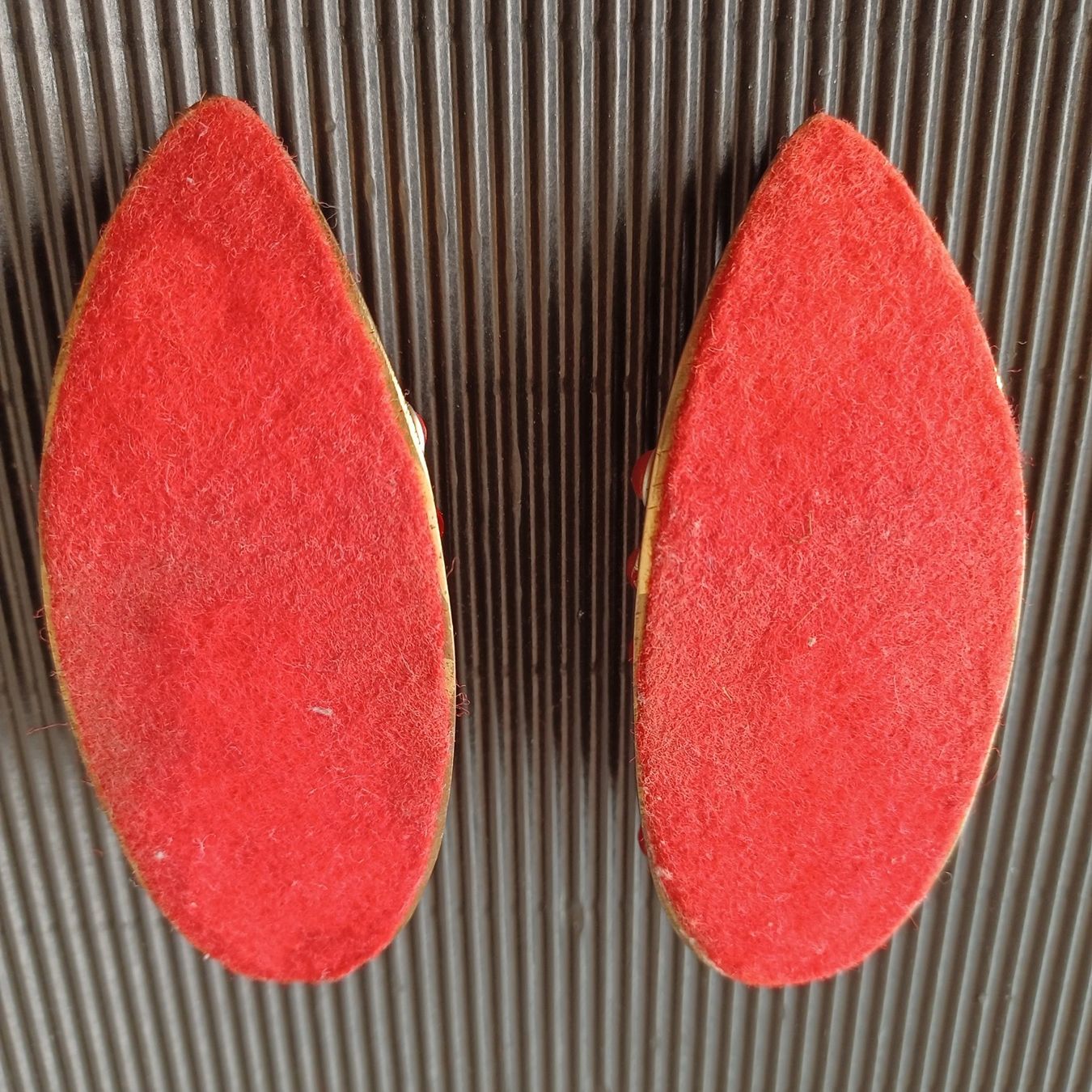 Portacenere: ASCHENBECHERPAAR . Messing. Vintage. / Schuhe. – Usato da Zürich venduto da Bellabo 4