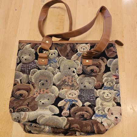 Tasche mit Bärenmotiv