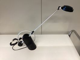 Moderne Design-Tischlampe in Schwarz-Silber -Wiitergäh