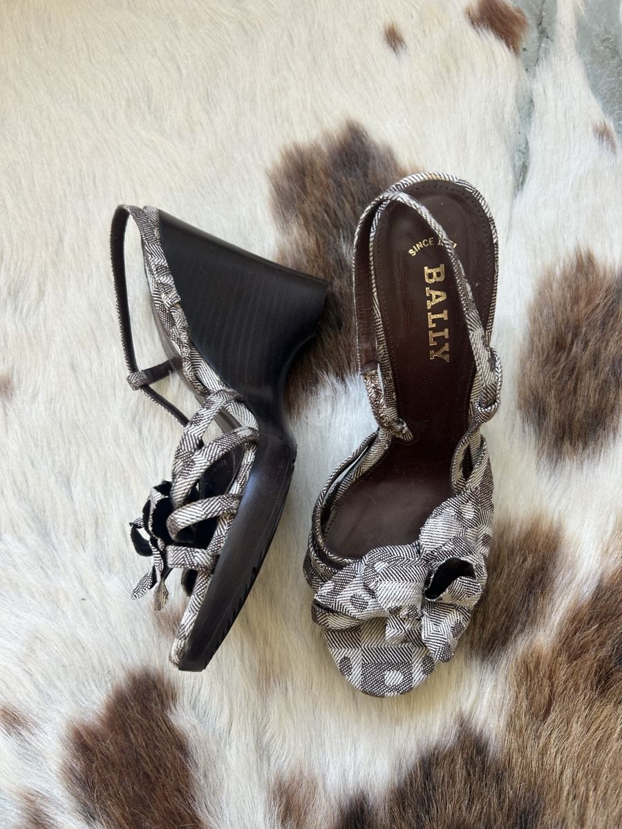 Bally Scarpe da donna: Bally Keilabsatz Sandalen mit Blumen Grösse 37 – Usato da Bern venduto da miafilippa01 1