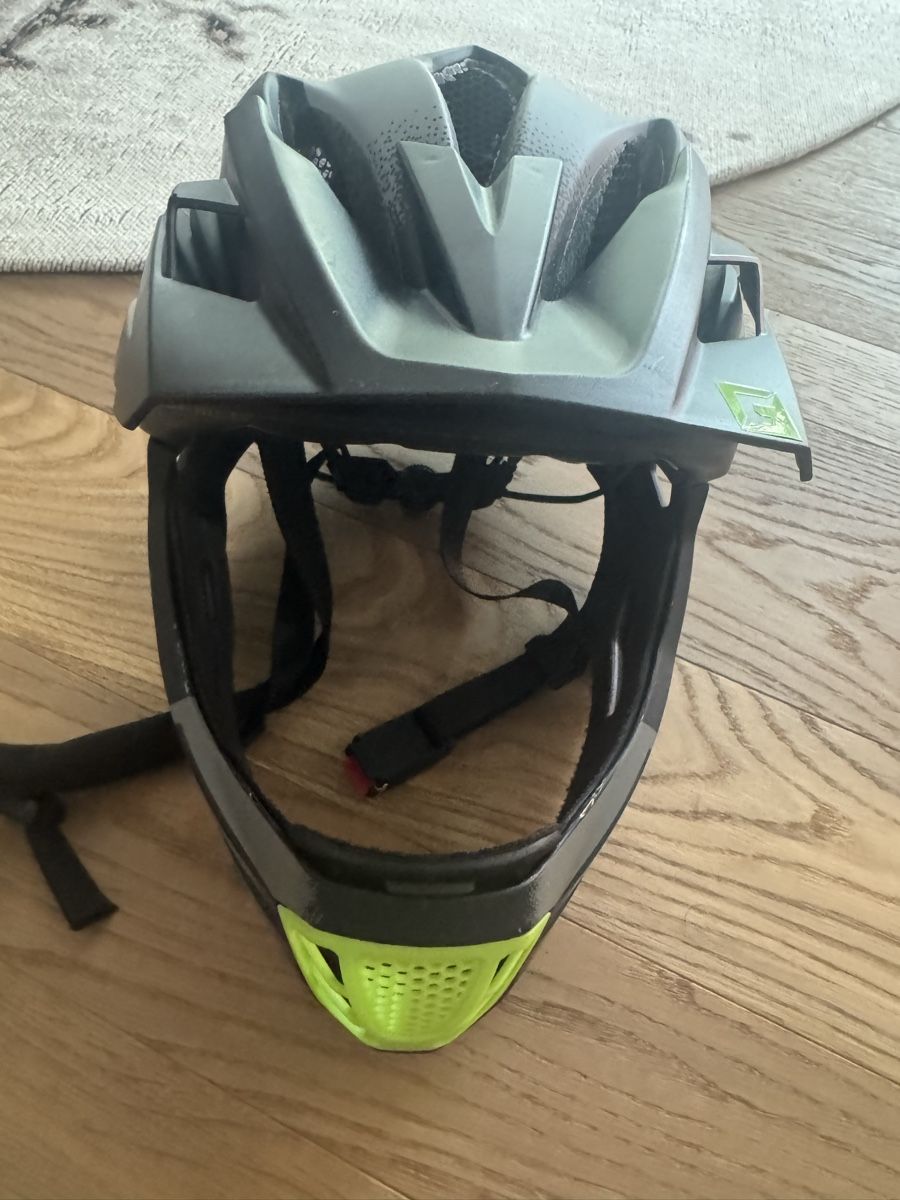 Caschi: Halfshell MTB-Helm Fullface – Usato da Horgen venduto da JekerZurich