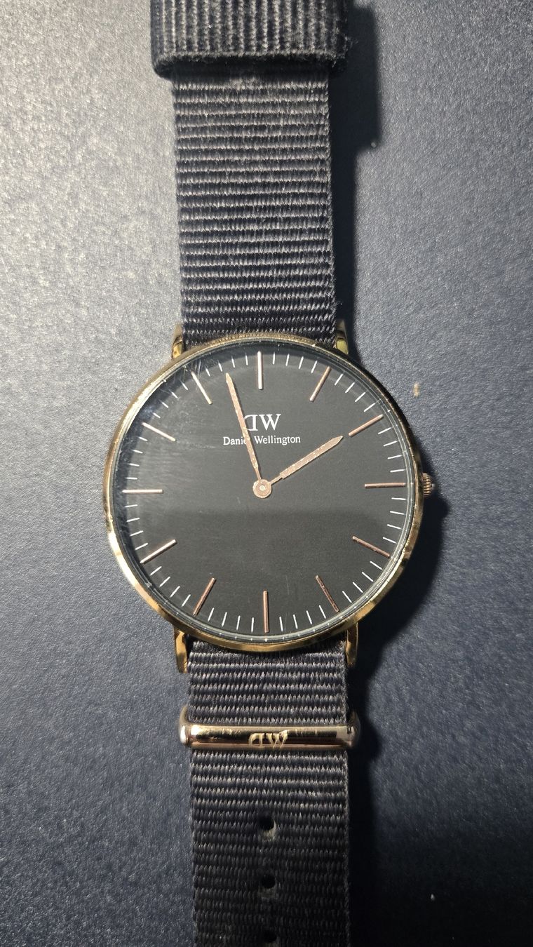 Daniel Wellington Orologi: Elegant Daniel Wellington Watch, Black – Nuovo (secondo la descrizione) da Basel venduto da sca_52mn