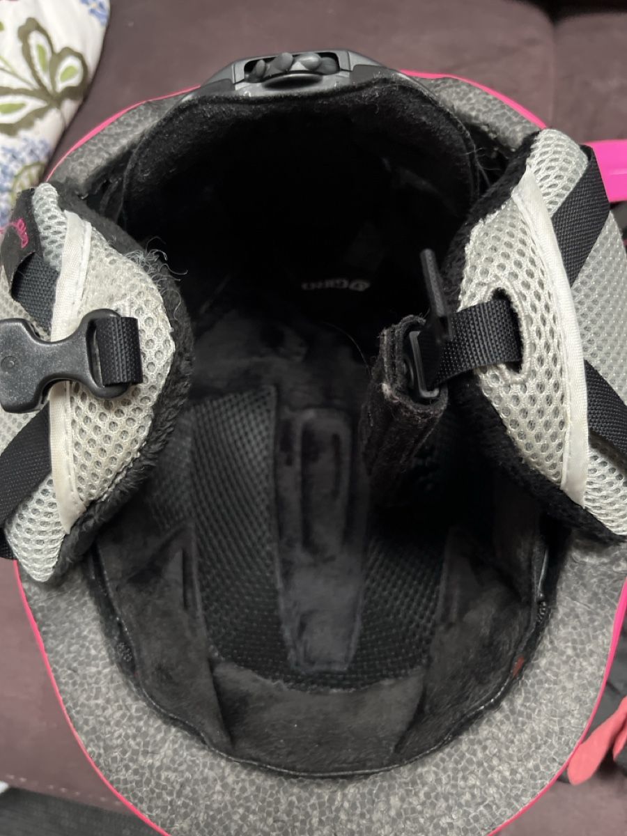 Giro Casques: Skihelm mit Brille und Handschuhen – D'occasion à Wolfwil par Vessie 2