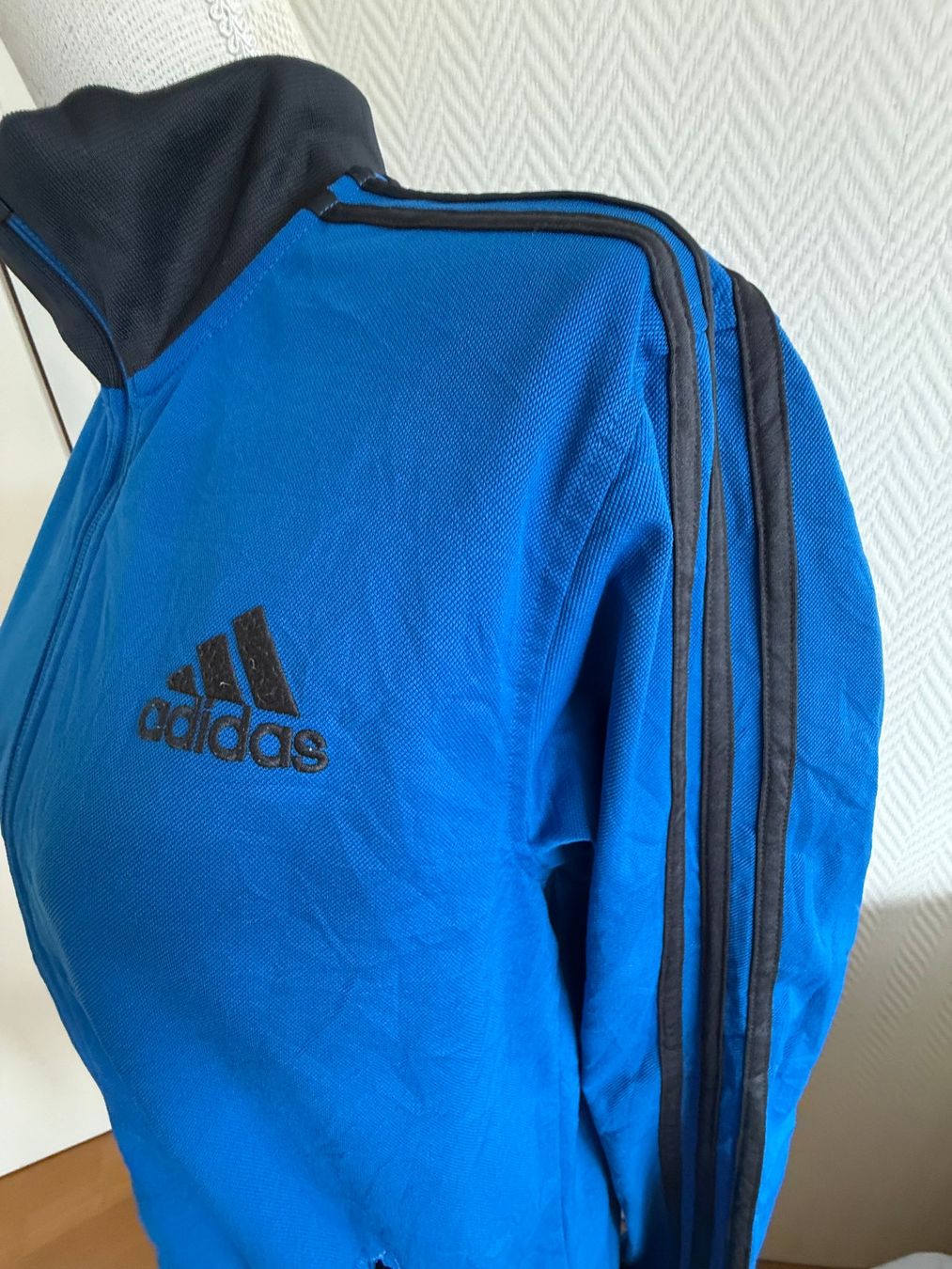 Adidas Giacche: Vintage blaue Adidas Jacke Grösse M  Polyester – Usato da Kirchdorf AG venduto da coco123 1