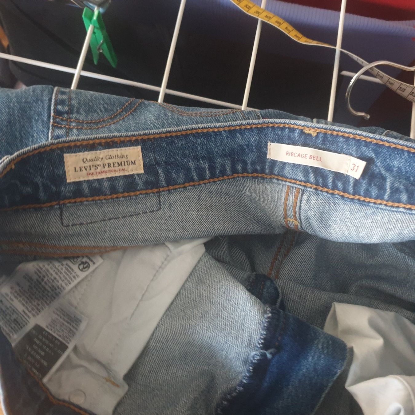Levi's Jeans: Levi's schöne breite Jeans Gr. 31 – Nuovo (secondo la descrizione) da Frenkendorf venduto da Chrigeli01 6