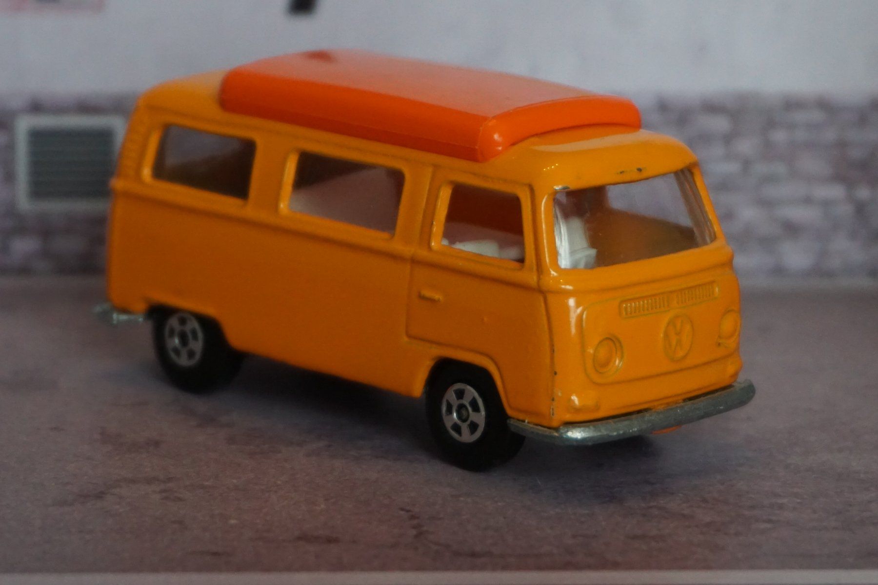 Matchbox Modellautos: Matchbox VW Bus T2 Champer COOL ALT !!!!!!!!!!!!!!!!!!! – Gebraucht aus Reiden von Doppeldecker69