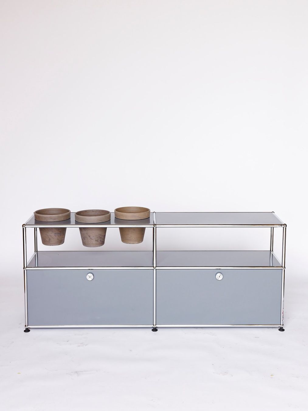 USM Scaffali: USM Sideboard, mittelgrau, NEU – Nuovo e nell'imballaggio originale da Lenzburg venduto da Buerokonz
