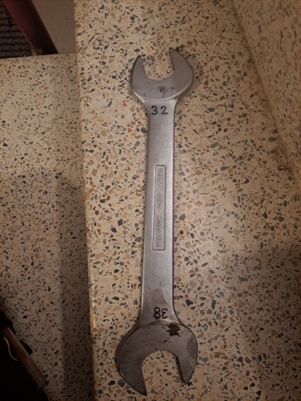 Tutti gli attrezzi:  Gabel-Schluessel, 32/38 mm – Usato da Därstetten venduto da Simmetaler