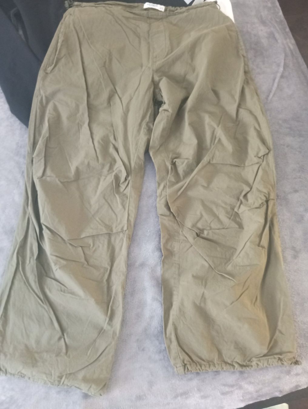 Kleiderpakete: Hose, Pullover & Kurzarm Shirt – Gebraucht aus Amriswil von cbe_cr6q 1