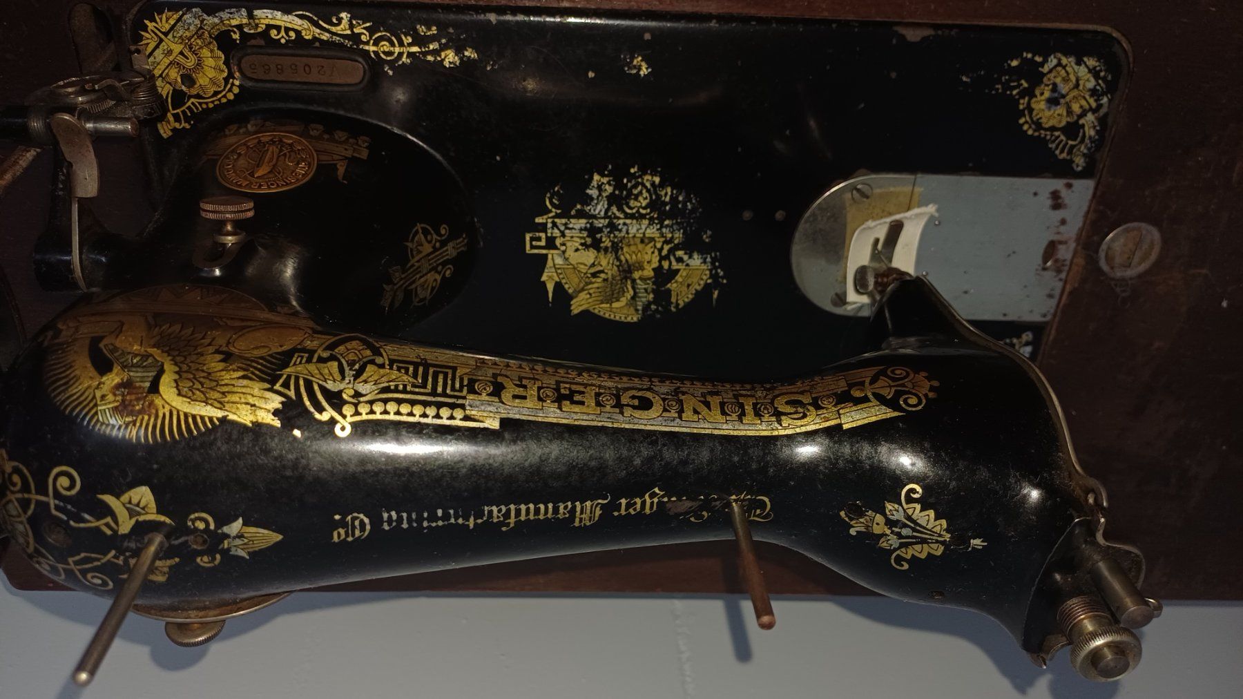 Singer Macchine da cucire: Wunderschoene antike Singer Naehmaschine mit Tisch, Top! – Usato da Dübendorf venduto da steff701 5