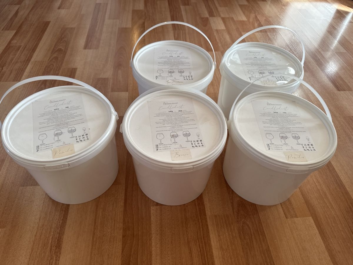Candele: Candledust Duftkerzen Kerzenwachs 5 Eimer à 3.4 kg – Nuovo e nell'imballaggio originale da St. Gallen venduto da mai_gd7k 1
