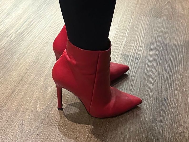 Scarpe da donna: Rote Stiefeletten mit Absatz – Nuovo (secondo la descrizione) da Kölliken venduto da mar_8jjj 1