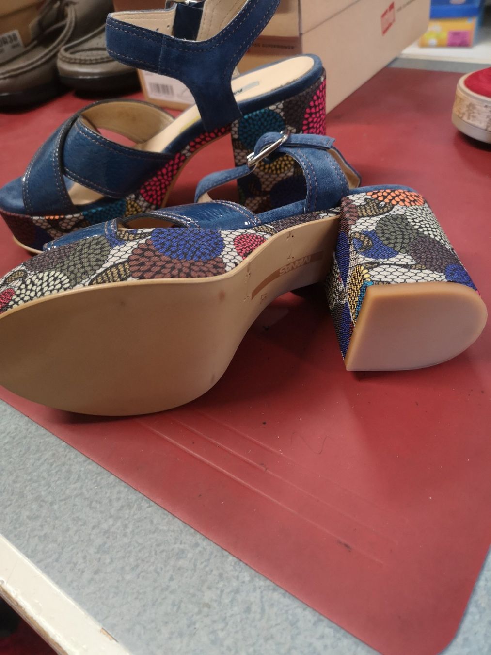 Damenschuhe: Damenschuh – Neu und originalverpackt aus Möhlin von Highwaytom 1