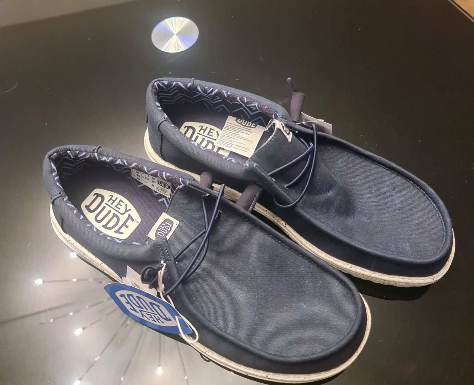 Scarpe da uomo: Neue Original Hey Dude Sneakers Größe 45 – Nuovo e nell'imballaggio originale da Zürich venduto da ok1 1
