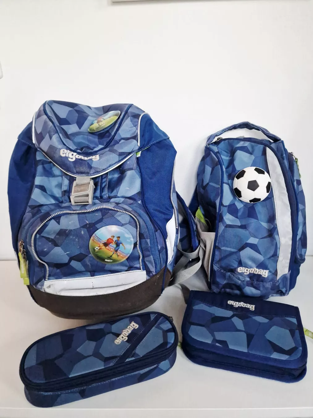 Ergobag Kindertaschen: Jungen Ergobag Schullrucksack mit Etui Blau mit div. Fächern – Gebraucht aus Hallau von CHACLA