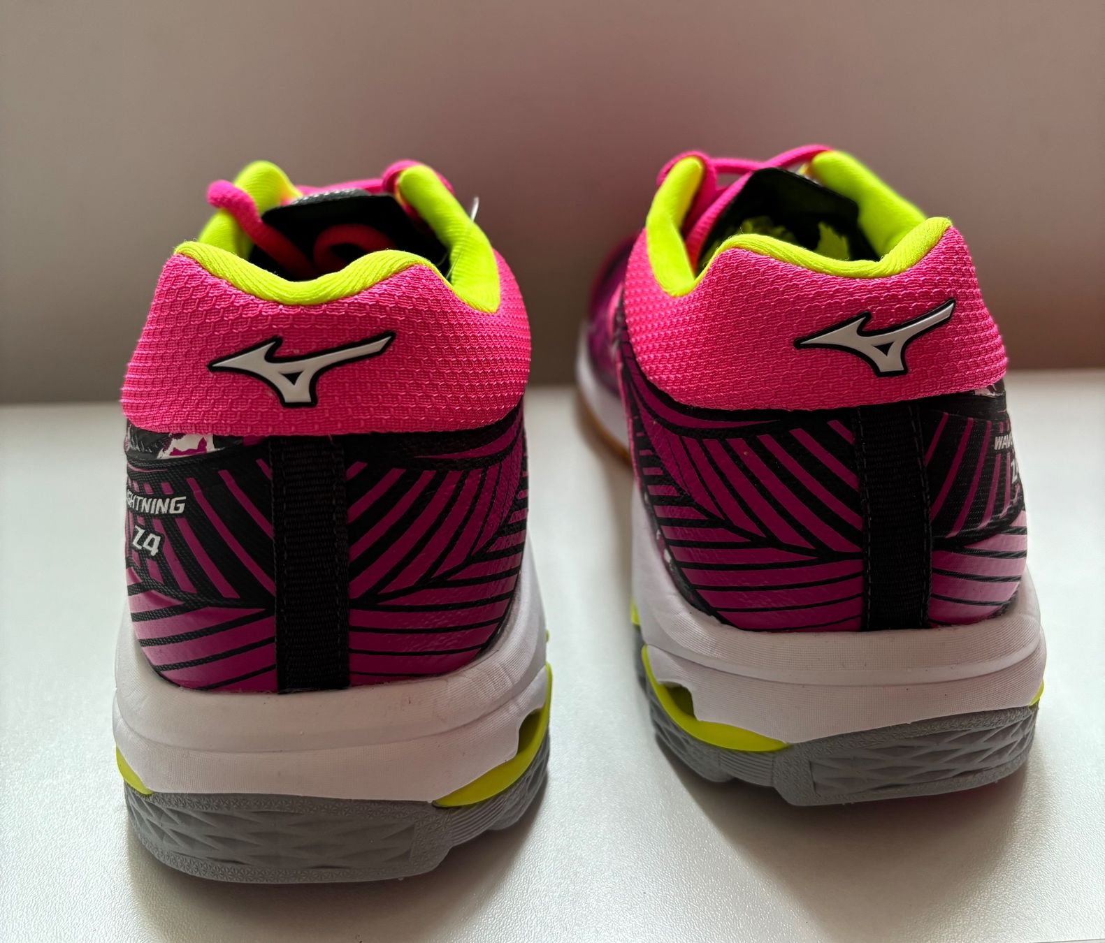 Mizuno Damenschuhe: MIZUNO Wave Lightning Z4 Damen, Gr. 42.5 – Neu und originalverpackt aus Luzern von falena01 5