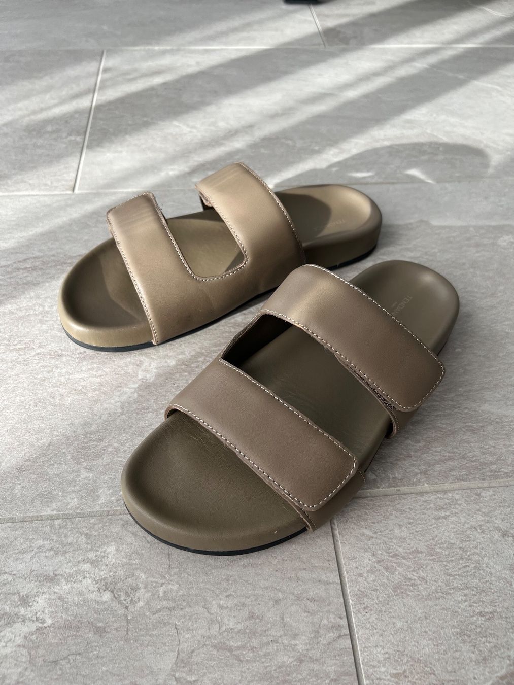 Scarpe da donna: Ledere Flip Flops Gr. 39 – Usato da Erlenbach ZH venduto da Irina_from_Erlenbach