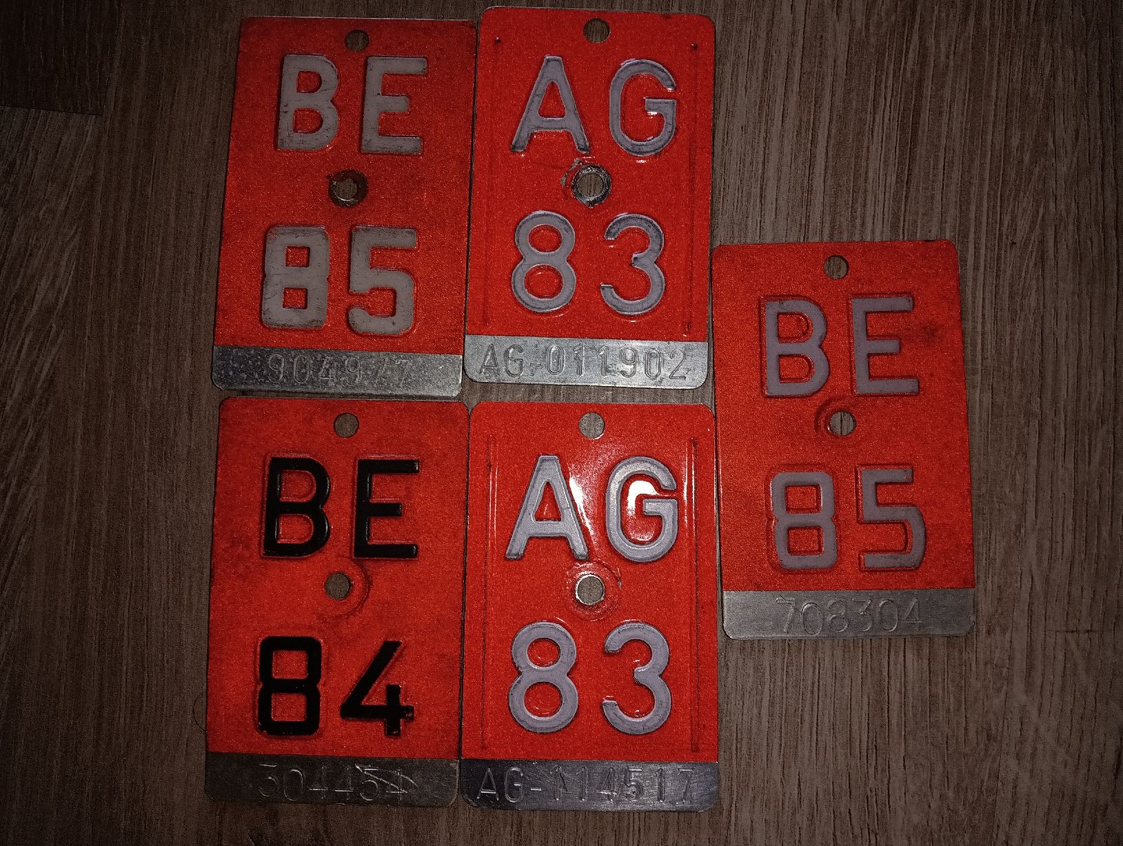 Schilder: Nummernschilder rot CH alte 14 Stk.  – Gebraucht aus Uznach von phi_8scs 3
