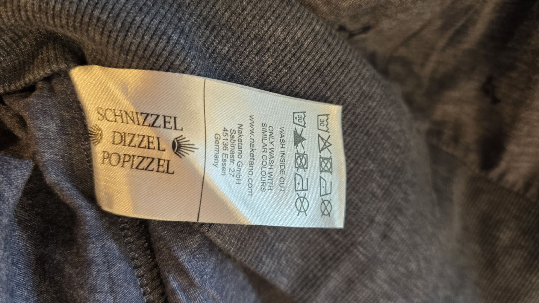 Naketano Maglioni & Felpe: Naketano Pullover mit Kapuze Grösse M dunkelblau gemustert – Usato da La Ferrière venduto da TamOpp 3