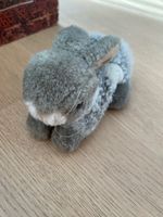Stofftier Hase grau weiss liegend guter Zustand