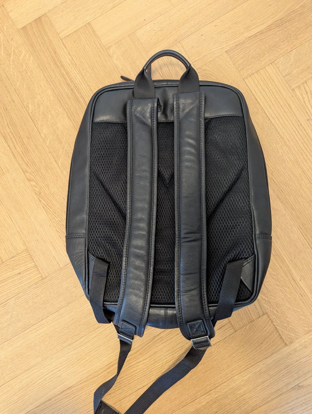 Bugatti Rucksäcke: Black leather backpack bugatti – Gebraucht aus Zürich von icecream 2