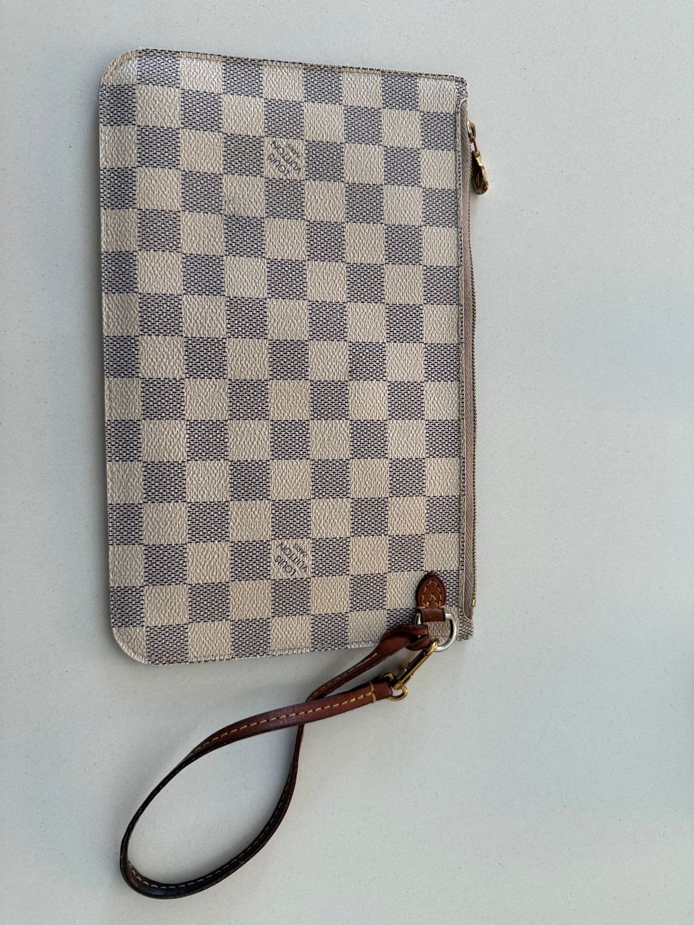 Louis Vuitton Sacs femmes: Louis Vuitton Neverfull Pouch Damier Azur - Authenticated – D'occasion à Chiggiogna par MEMA-INVEST