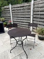 Ensemble Fermob Montmartre – Table ronde + 2 chaises