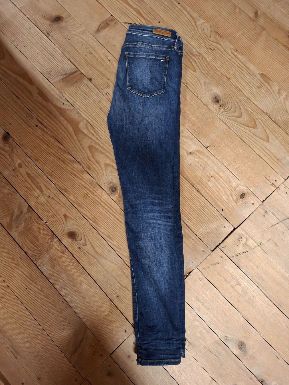 Tommy Hilfiger Jeans: Tommy Hilfiger Como (Versand möglich) – Neu (gemäss Beschreibung) aus Baden von lyraba 3