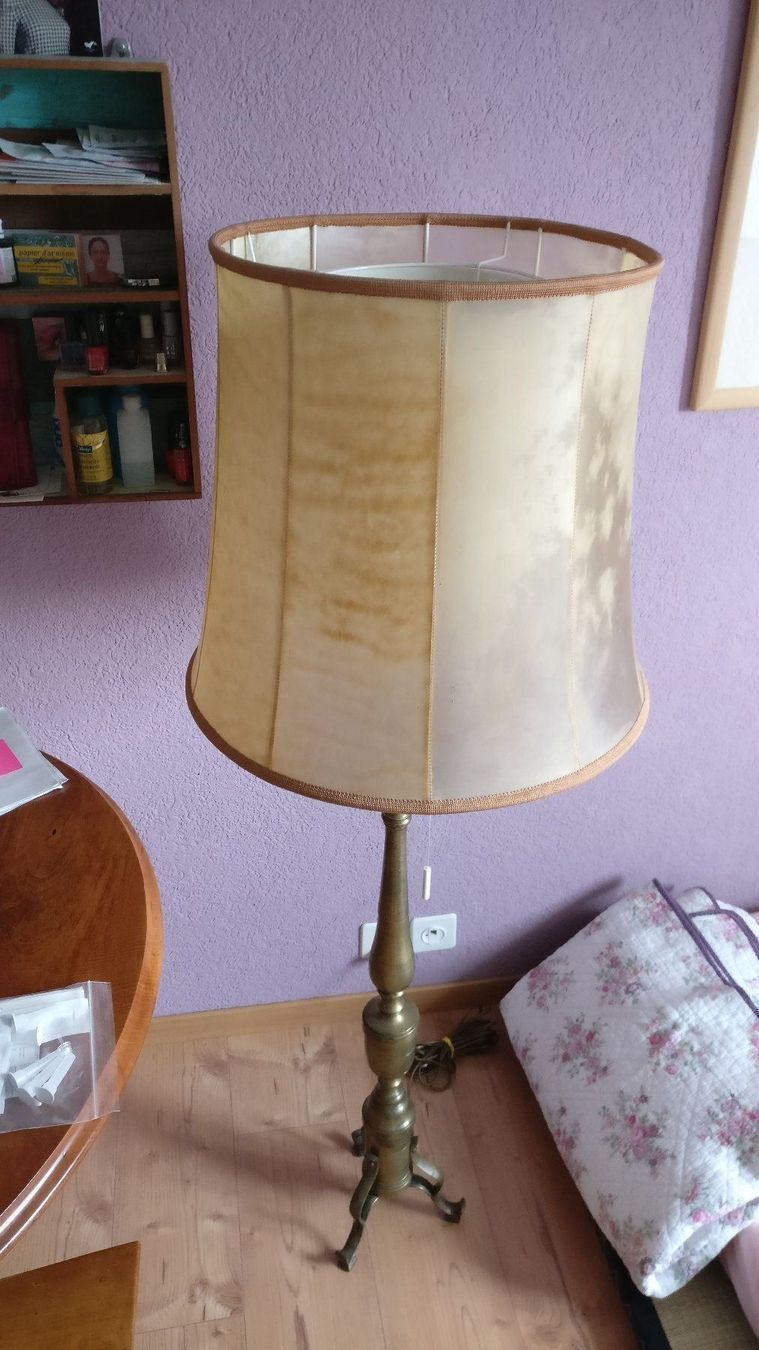 Lampen: Ständer Lampe antik,  Hut aus Pergament – Neu (gemäss Beschreibung) aus Arisdorf von Schnautz02