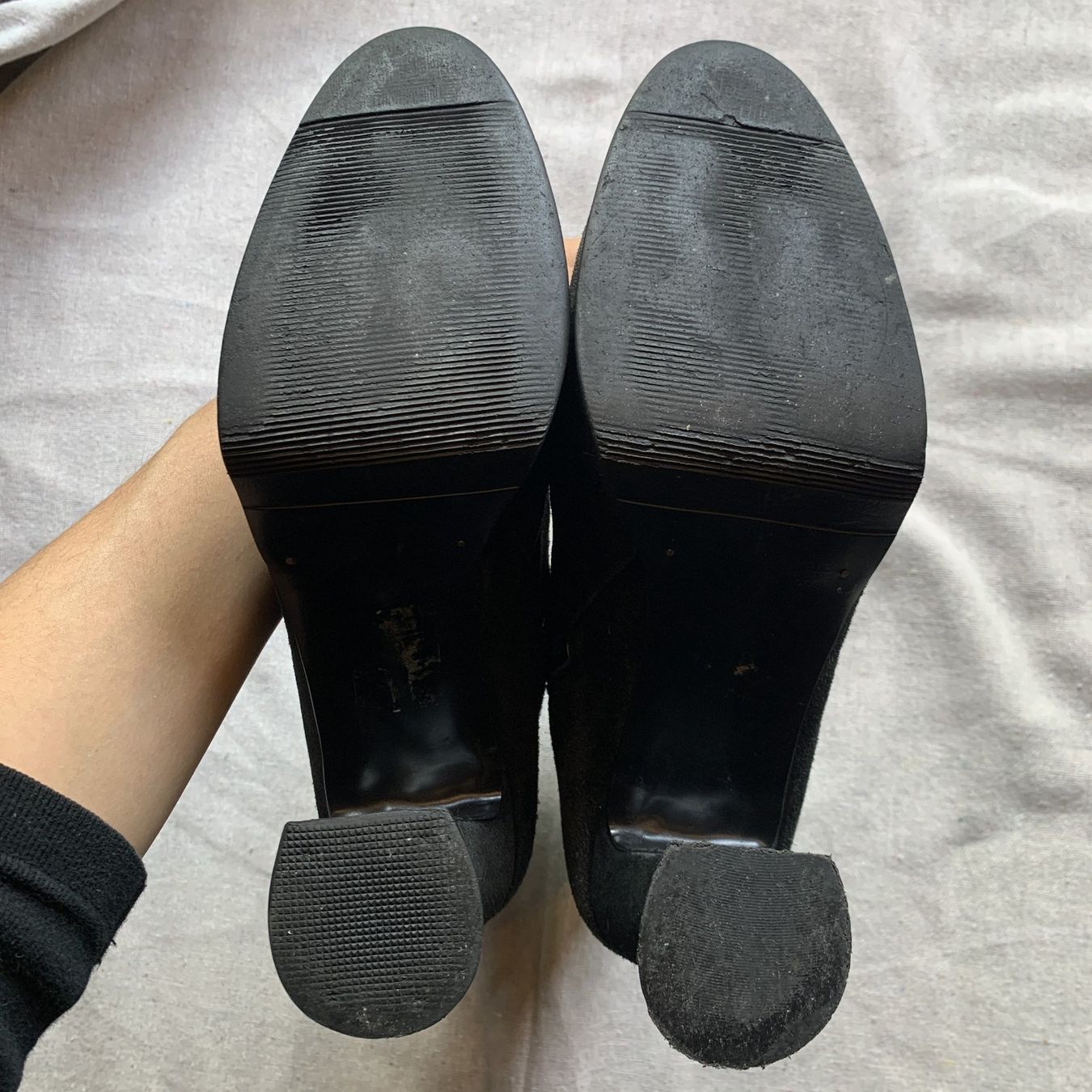 Scarpe da donna: Schwarze Stiefeletten aus echtem Leder mit Absatz – Usato da Chalais venduto da Decoarts.art 4