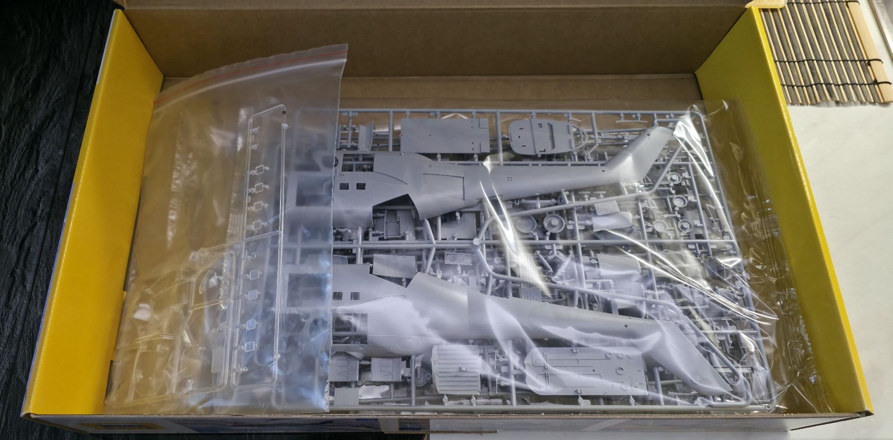 Zvezda Kit di modellismo & Modellini statici: Zvezda 1/48 MIL Mi-24P – Nuovo e nell'imballaggio originale da Genève venduto da Rongeur-sournois 1