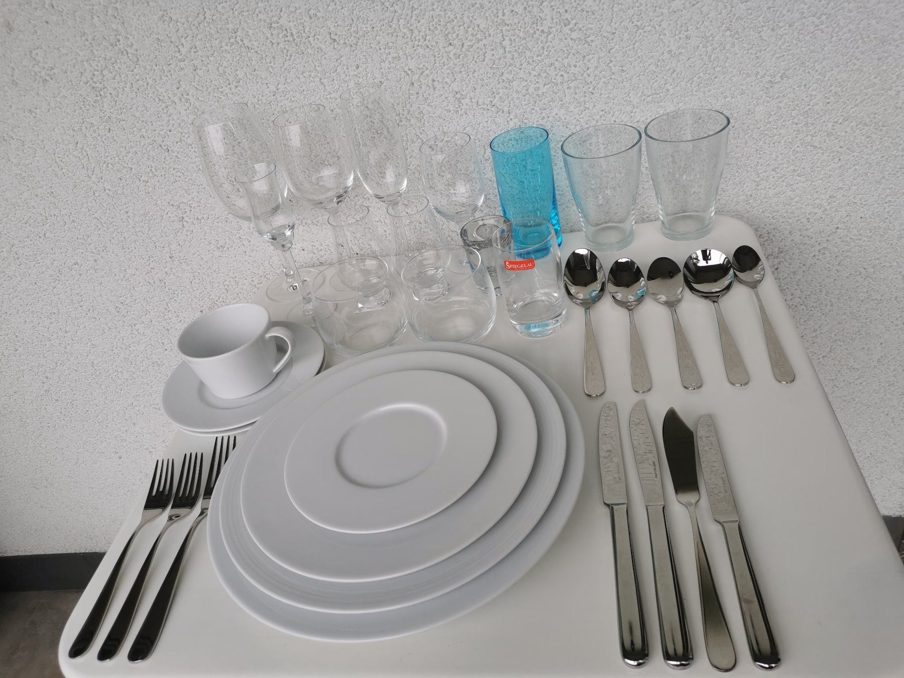 Set di piatti: Wunderschönes 31-tlg. Geschirr-Set – Nuovo (secondo la descrizione) da Dietikon venduto da Branquinha1981