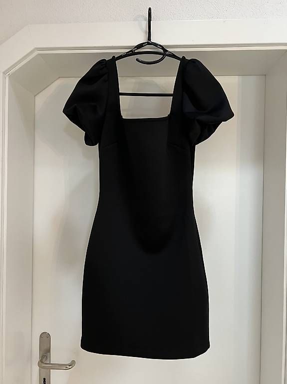 Vestiti: Robe Guess noir – Usato da Echallens venduto da fayetrahel