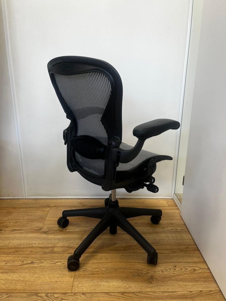 Herman Miller Sedie: Herman Miller Aeron Carbon Full Option – Usato da Purmerend venduto da Offeco 1