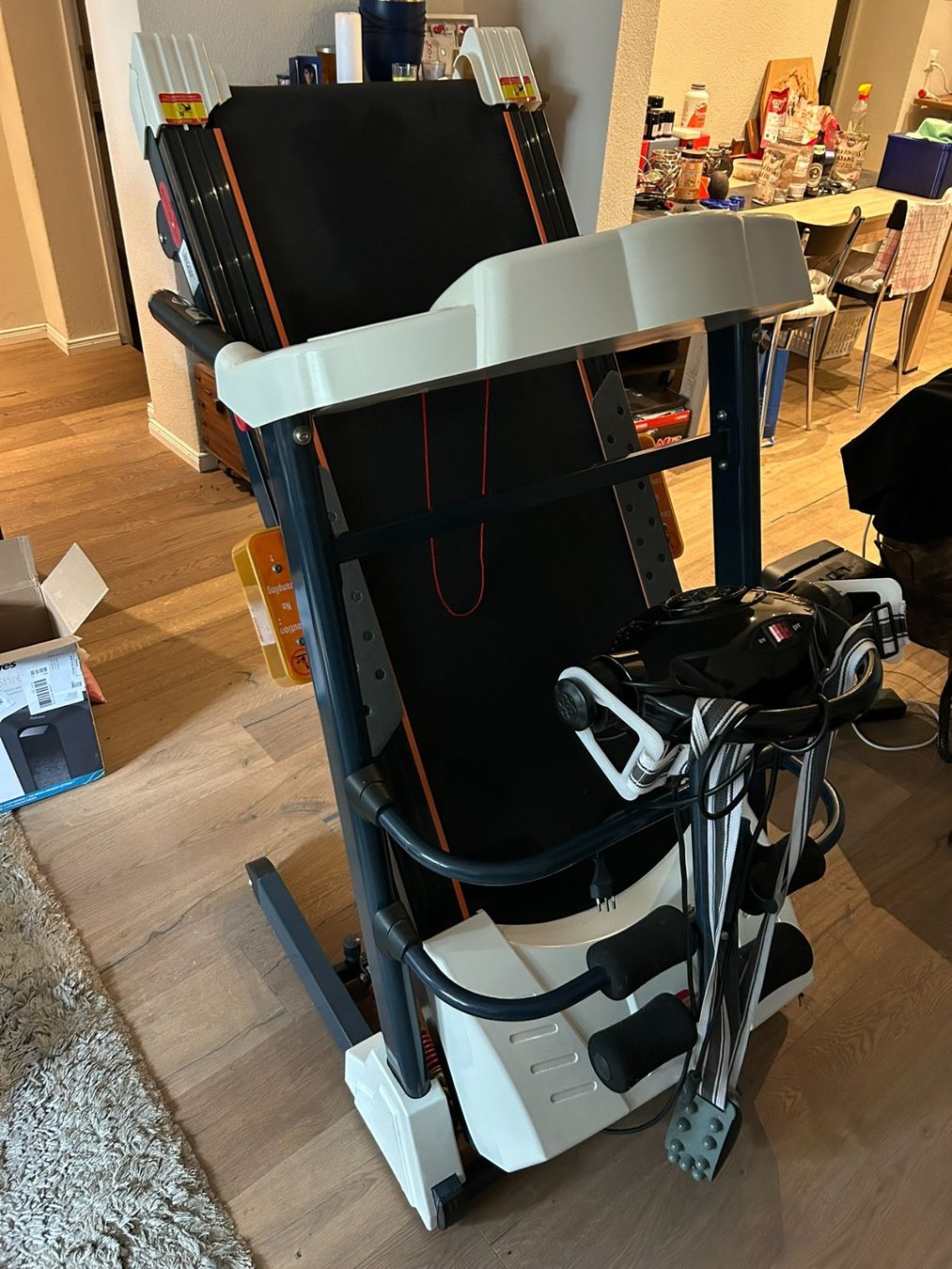Bodyswiss Hometrainer: Laufband Bodyswiss, klappbar, Steigung + Programme – Gebraucht aus Gümligen von ESCreativwork 9