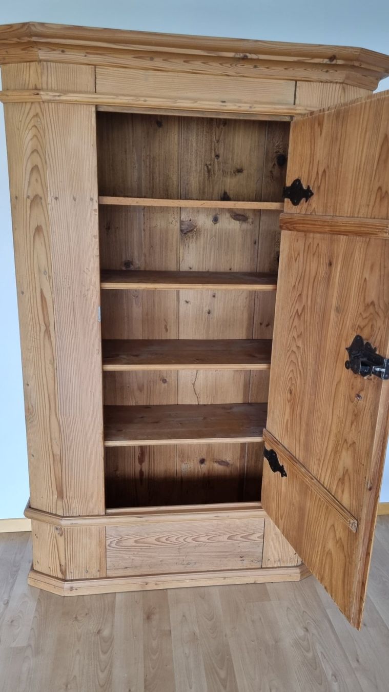 Armadi: Barockschrank Thurgau 1760 – Usato da Lyss venduto da bbay 2