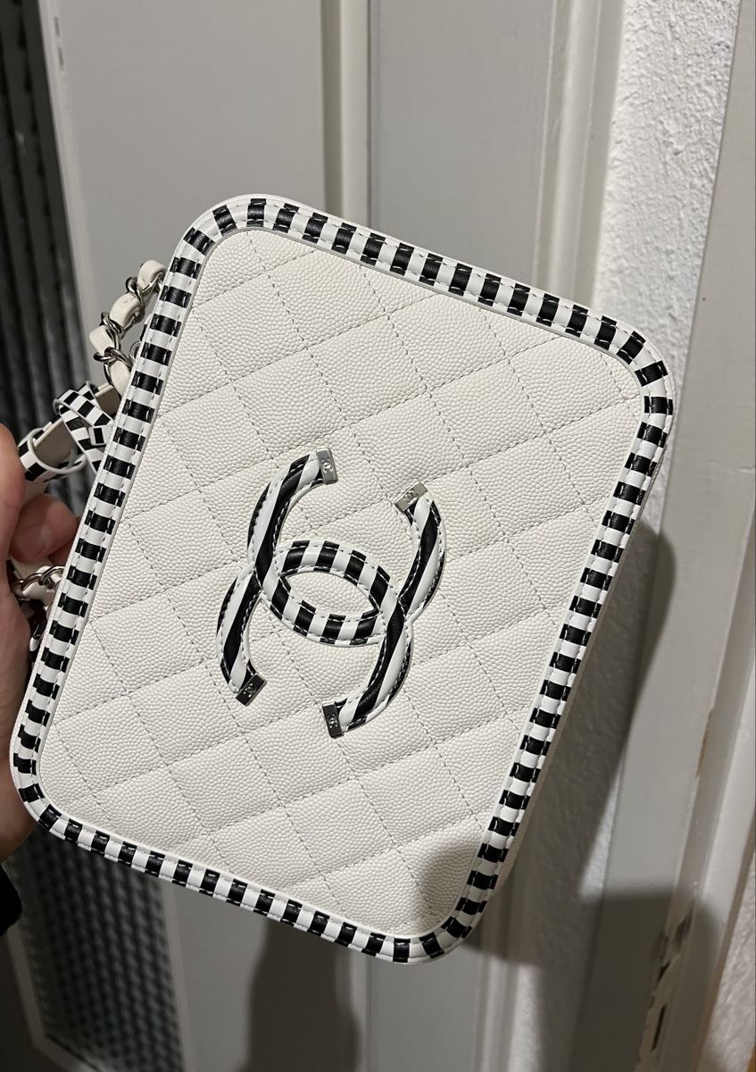 Chanel Taschen für Damen: Sac Chanel timeless vanity bag  – Neu und originalverpackt aus La Chaux-de-Fonds von Hich7