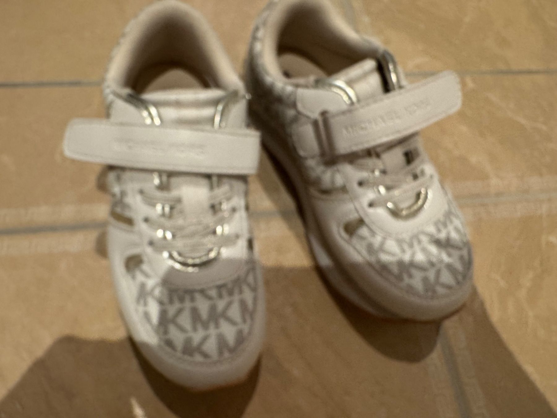 Scarpe per ragazze: Michael Kors NWT coole Sneakers, 31 – Nuovo (secondo la descrizione) da Klingnau venduto da Markus14 2