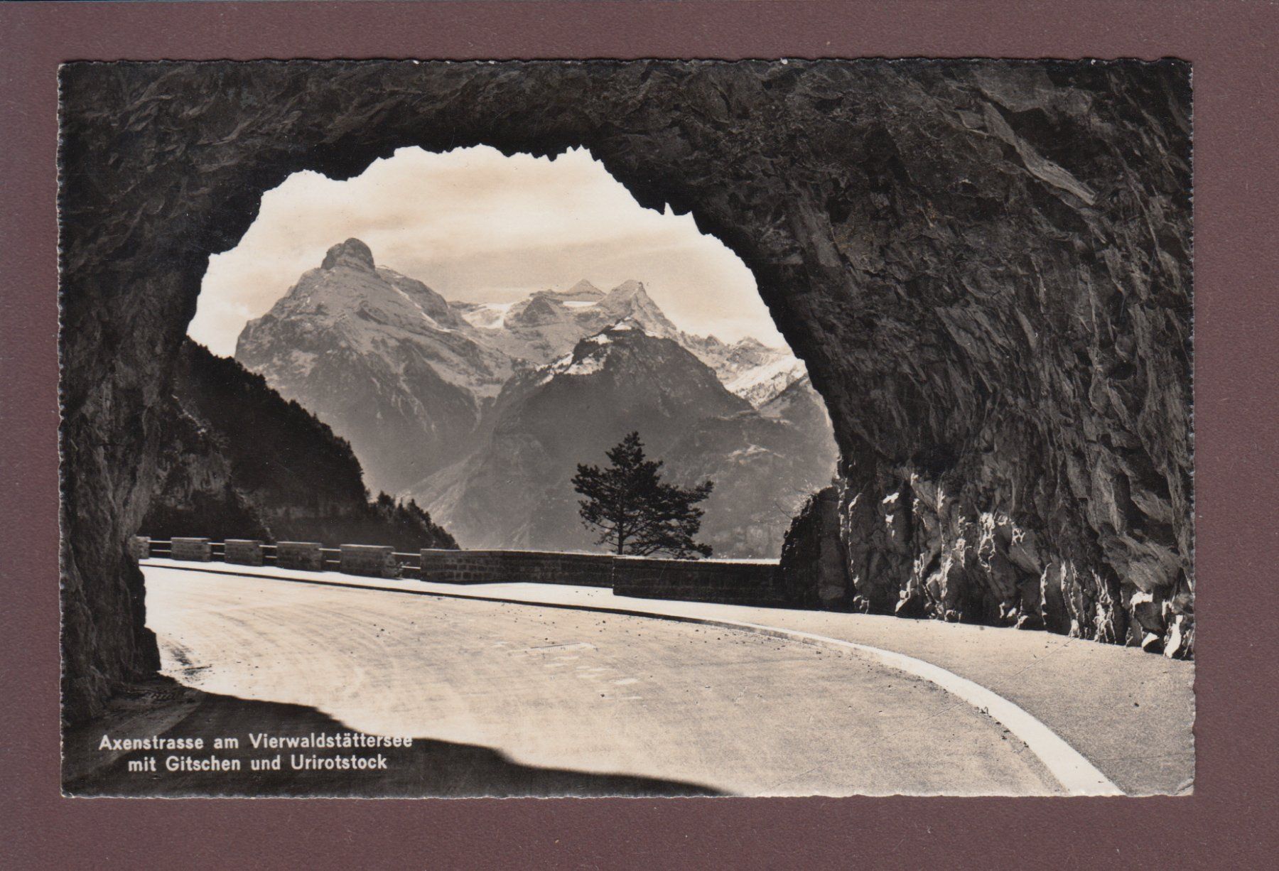 Cartoline postali: AXENSTRASSE - Gitschen - Urirotstock – Usato da Pully venduto da nicecards
