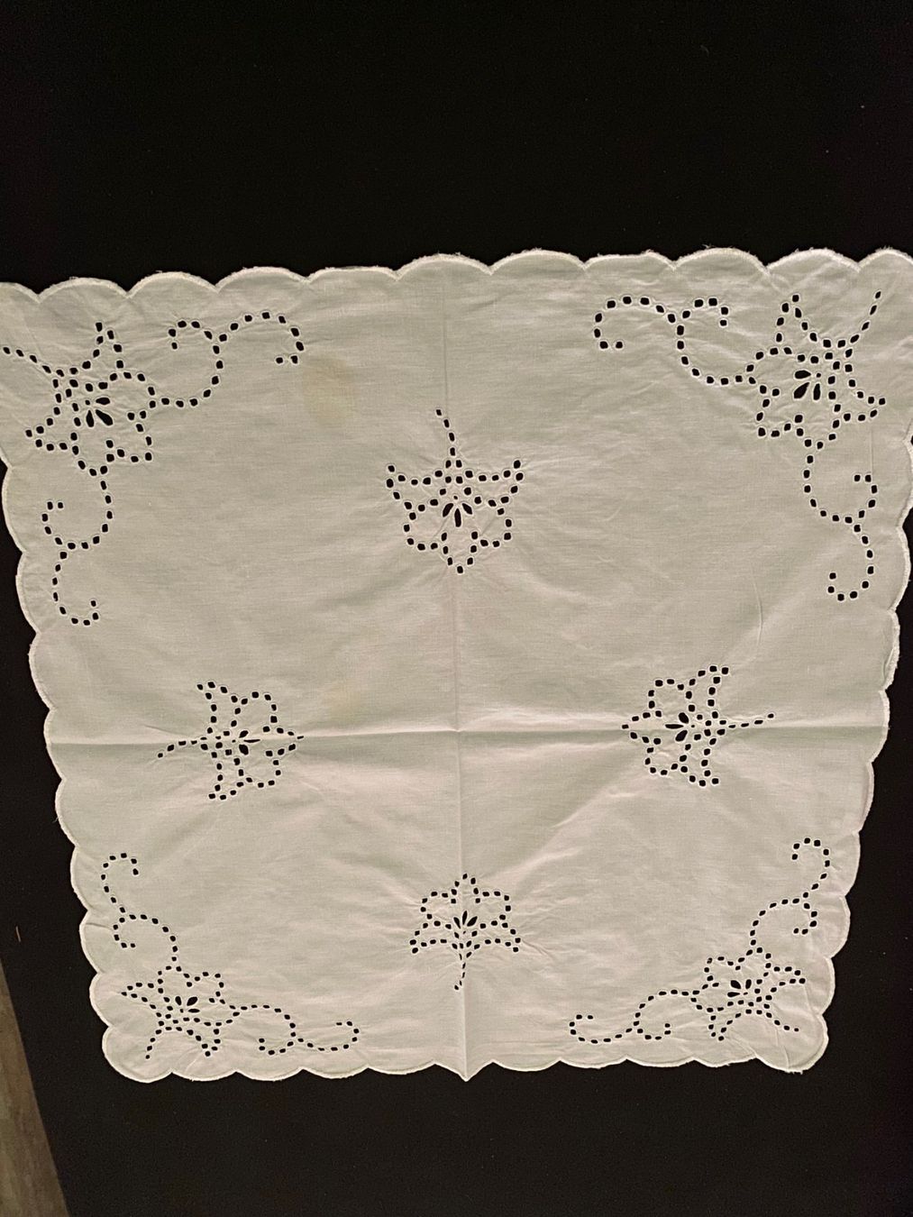 Altra biancheria da tavola: Deckchen/Mitteldecke weiss  ca.68x68cm – Usato da Allenwinden venduto da Obalu