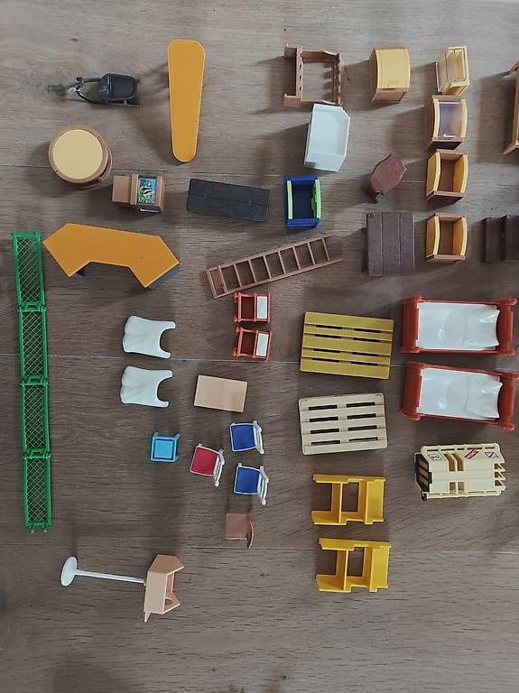 Giocattoli: Playmobil diverse Möbel  – Usato da Russikon venduto da Mygae 1