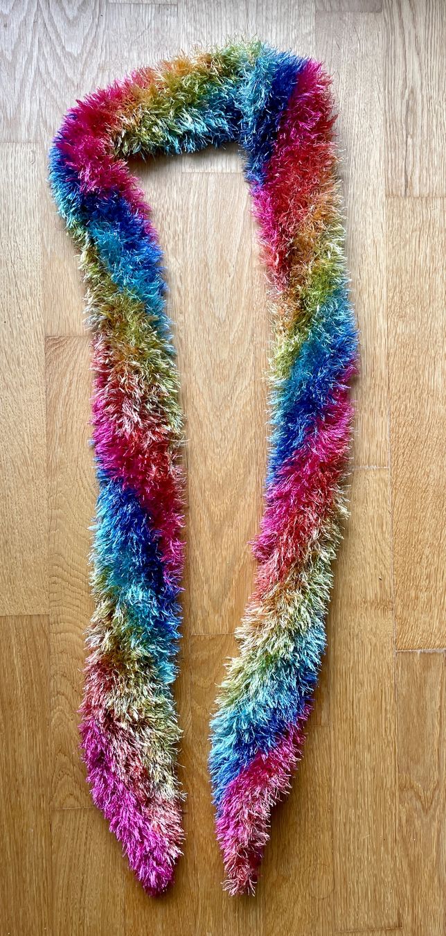 Foulard & Sciarpe: Schal gestrickt, Regenbogenfarben – Nuovo (secondo la descrizione) da Gümligen venduto da soleil149 1