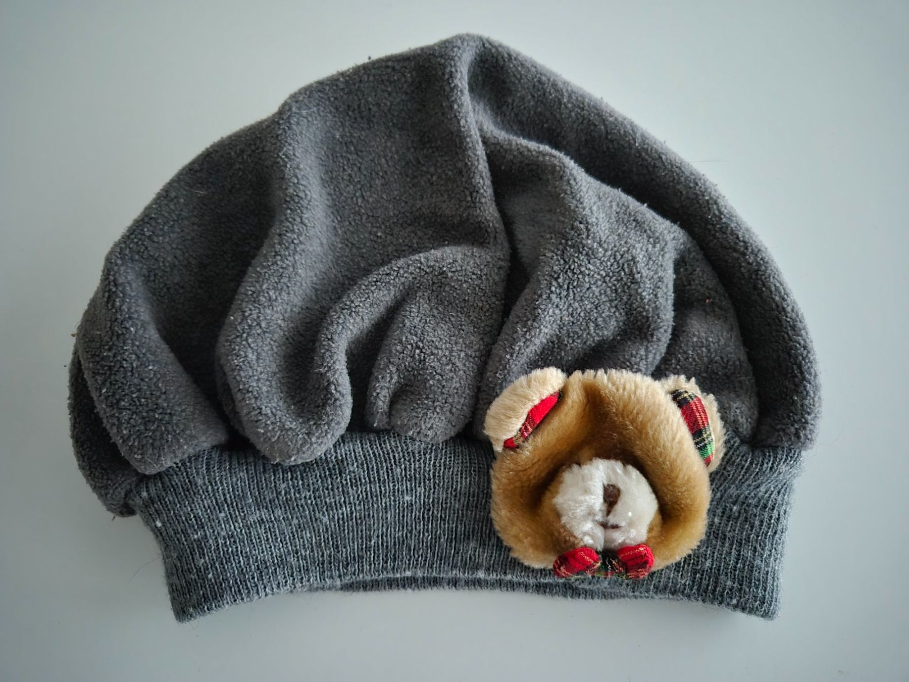 Autres vêtements garçon: Winterkappe mit Bärchen – D'occasion à Zürich par pau_y8mv