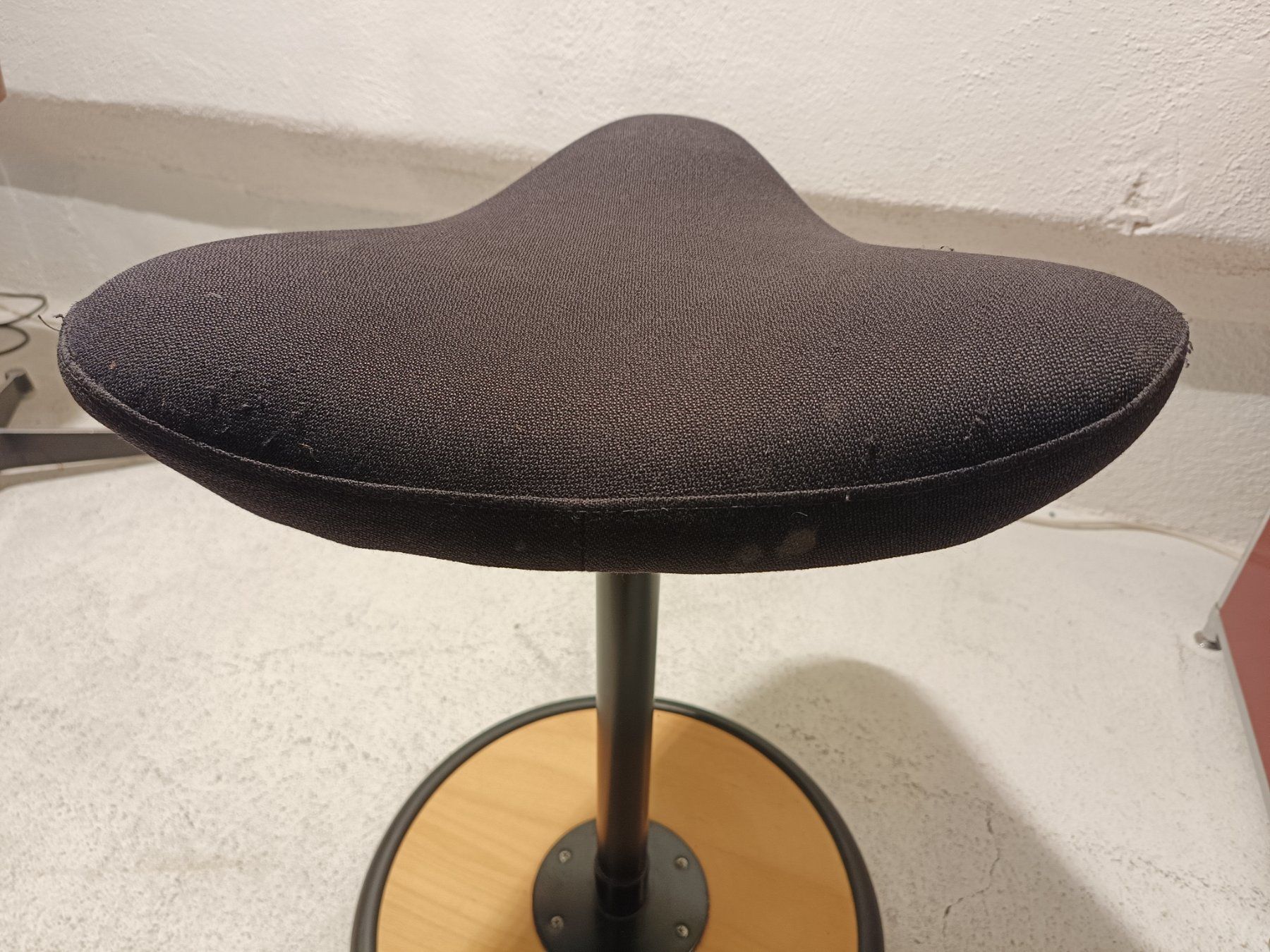 Stokke Sgabelli: stokke Varier move hocker schwarz – Usato da Winterthur venduto da style-and-design.zrh 1